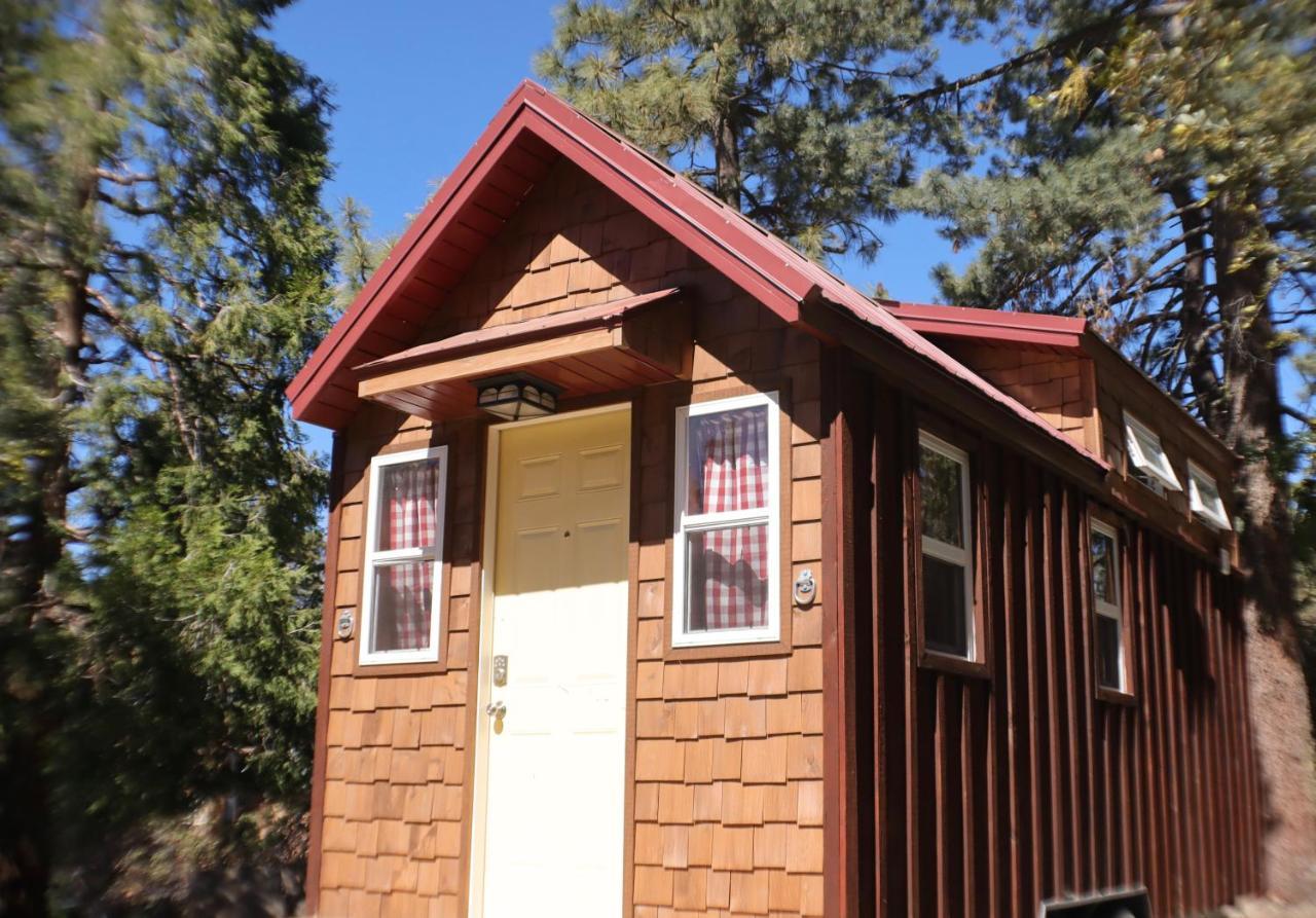 Storybook Village Pine Cove Exterior foto